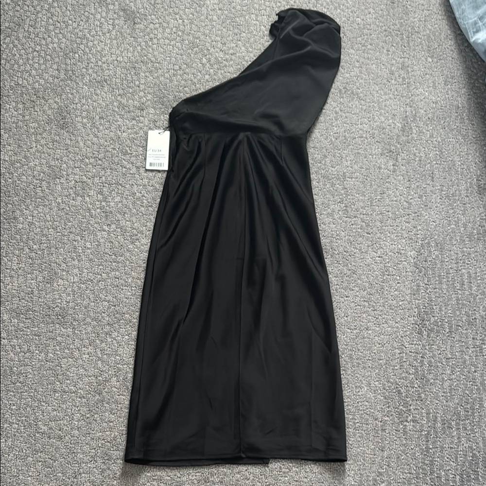 Elegant Black One-Shoulder Midi Dress